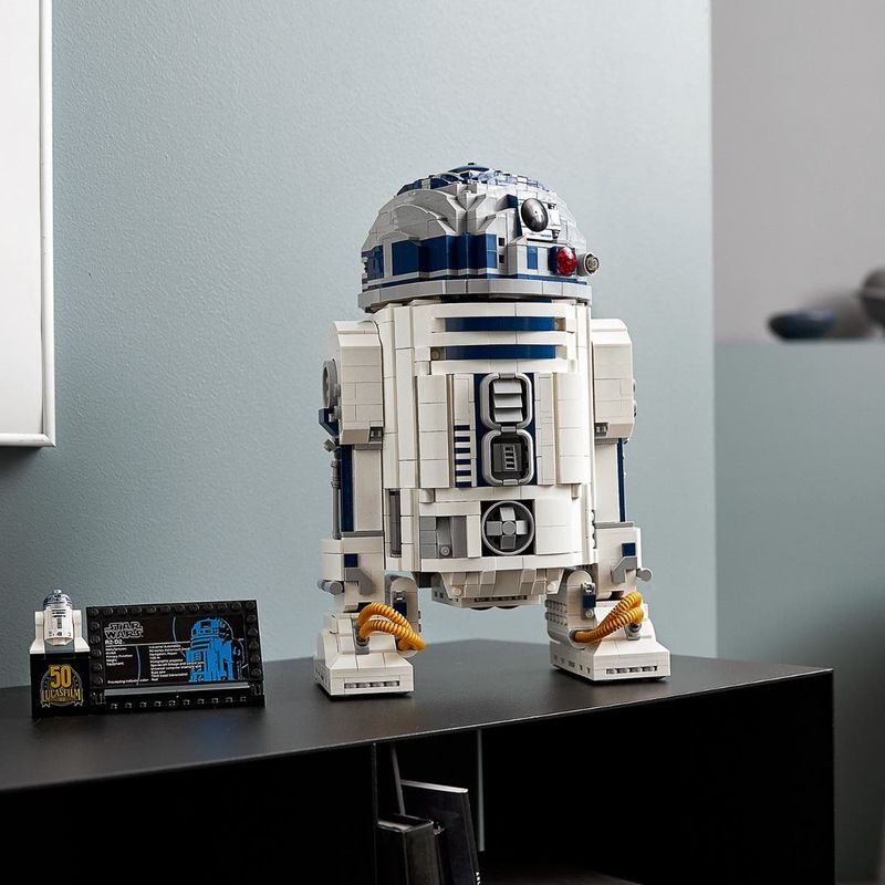 LEGO-Star-Wars-R2-D2-75308