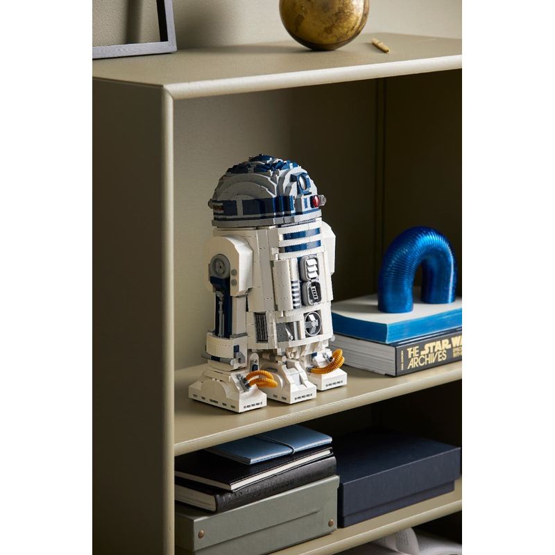 LEGO-Star-Wars-R2-D2-75308