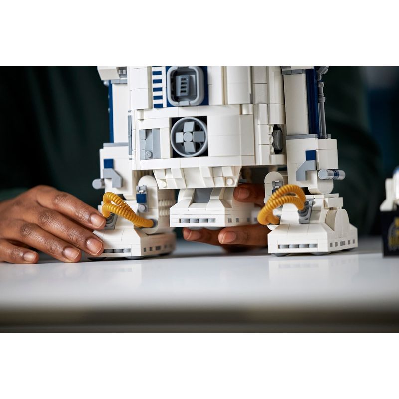 LEGO-Star-Wars-R2-D2-75308