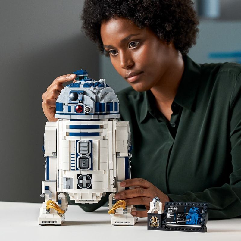 LEGO-Star-Wars-R2-D2-75308