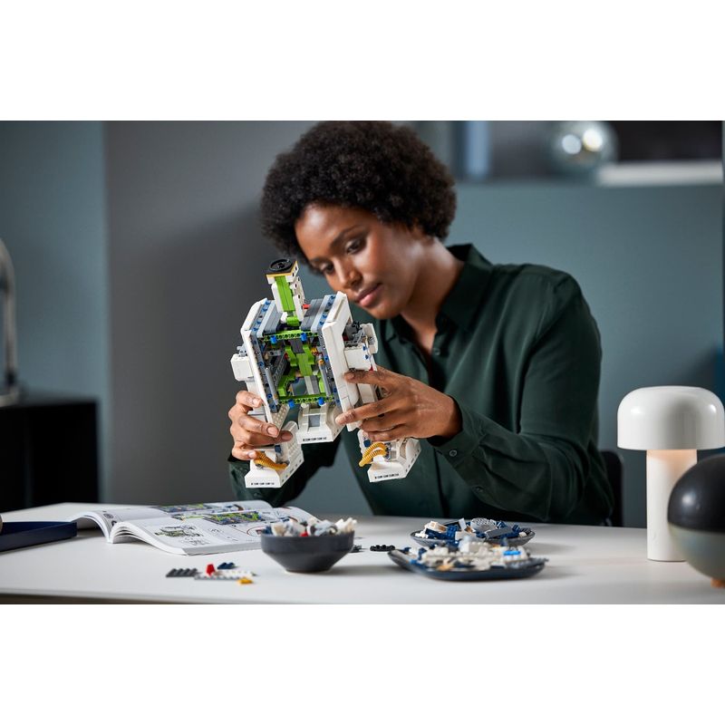 LEGO-Star-Wars-R2-D2-75308