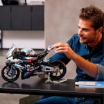 LEGO-BMW-M-1000-RR-Technic-42130