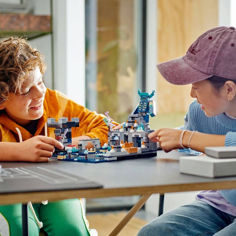 LEGO-Minecraft-La-Batalla-en-la-Oscuridad-Profunda-21246