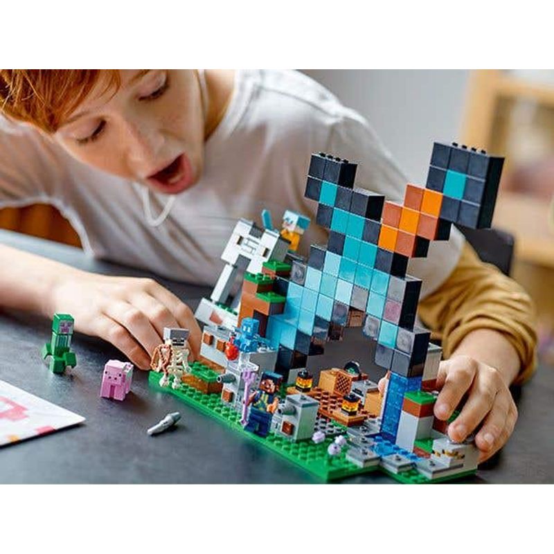 LEGO-Minecraft-La-Fortificacion-Espada-21244