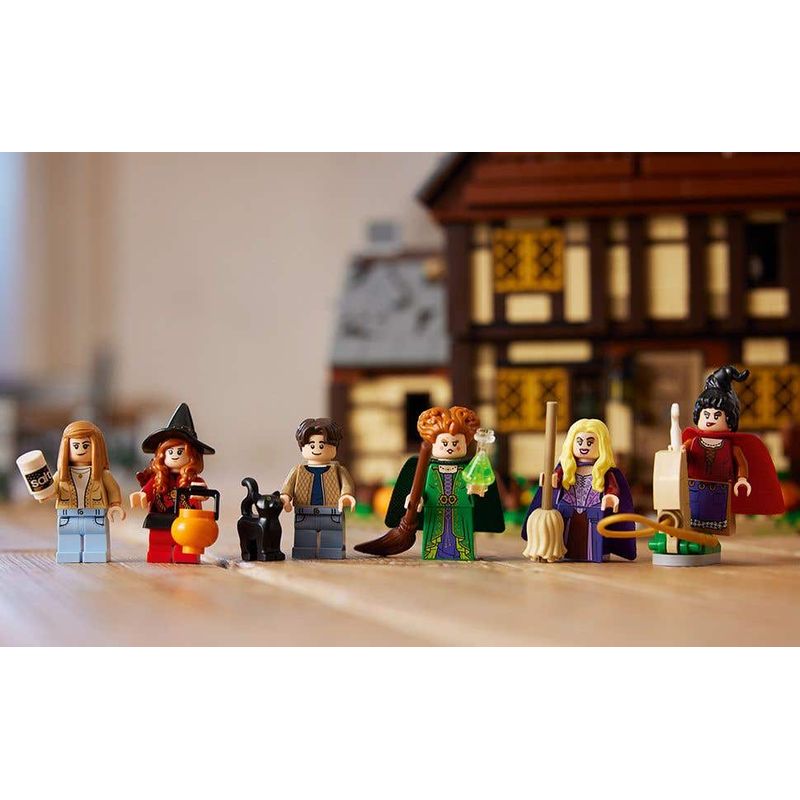 LEGO-Disney-Hocus-Pocus-Cabaña-de-las-Hermanas-Sanderson-Ideas-21341