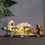 LEGO-Star-Wars-Diorama--Carrera-de-Pods-de-Mos-Espa-75380