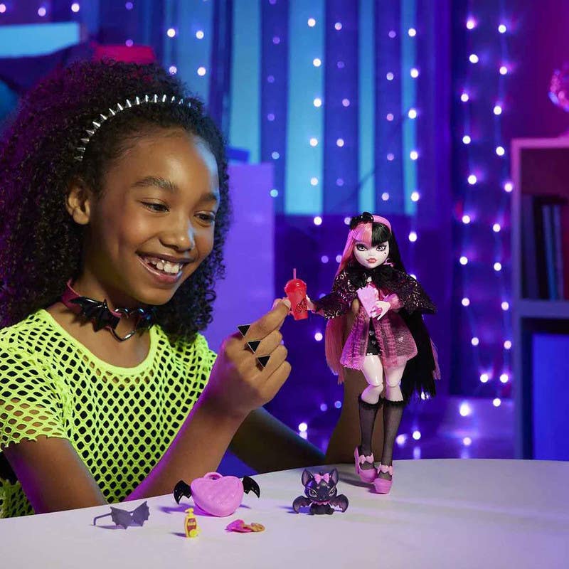 Mattel-Monster-High-Muñeca-Draculaura-Moda-HHK51
