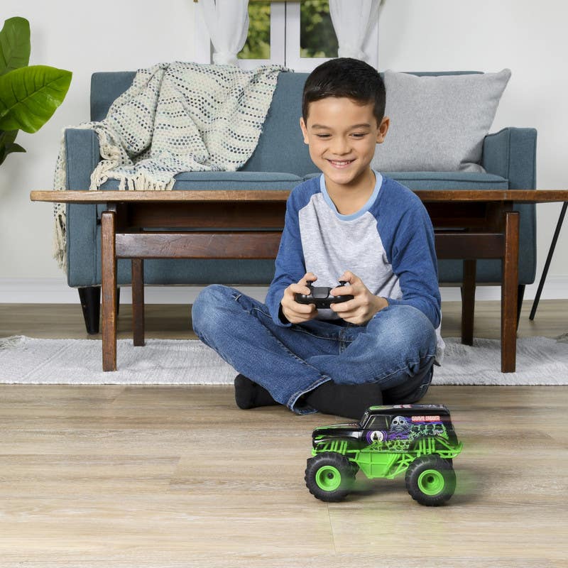 Spin-Master-Monster-Jam-1-24-RC-Grave-Digger-6044955