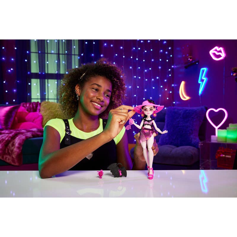Mattel-Monster-High-Isla-Del-Terror-Draculaura-HRP66