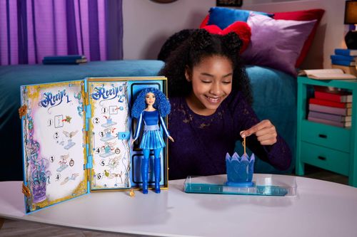 Disney Descendientes Libro Mágico con Hechizos Reales con Muñeca de Chloe y Caldero Mágico