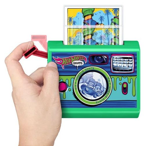 Hot Wheels Skate Park Bowl Cámara Incluye 3 Patinetas, Rodilleras, Roller y Sneakers