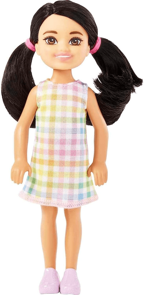 Barbie Club Chelsea Muñeca de playa, Con Vestido de Cuadros