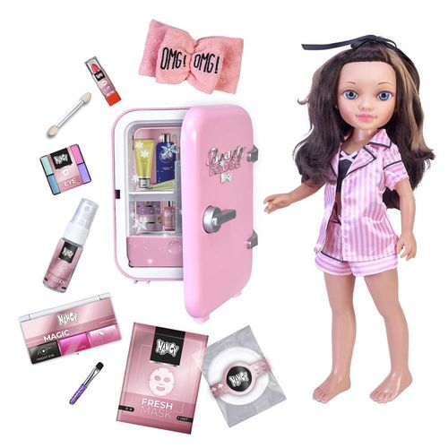 Famosa Nancy, a day with her Beauty Fridge NAC74000