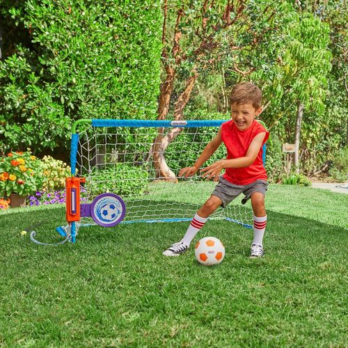 Little Tikes 2-in-1 Football Set - Juego de Exterior con Rociador de Agua, Diana Incorporada y Balón